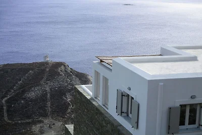 Confortevole villa vicino al mare ad Andros