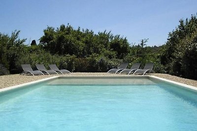 Luxuriöse Villa in Flaux mit Swimmingpool