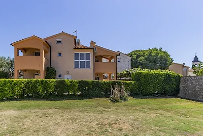 Villa in Peroj mit Pool am Strand