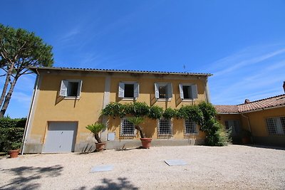 Lujosa Villa en Manziana con Piscina