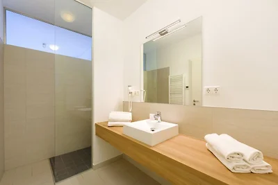 Modernes Apartment mit Swimmingpool