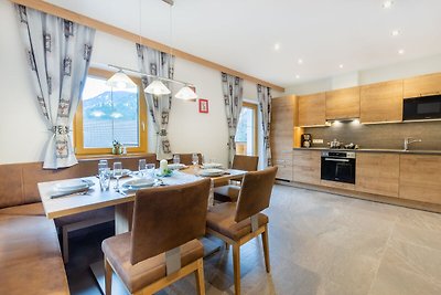Spacious Apartment in Saalbach with Ski boot...