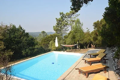 Villa panoramica con piscina e giardino