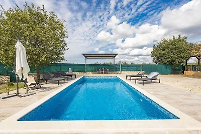 Villa mit Pool in Stancia San Antonio