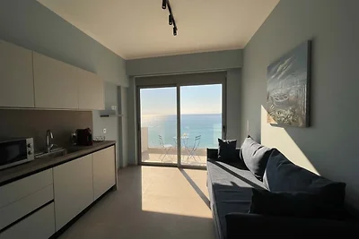 Verblijf in Charaki met uitzicht op zee.