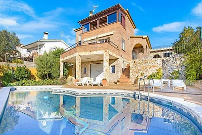 Schöne Villa mit Pool in Vidreres