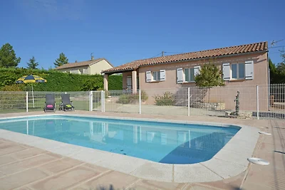 Confortevole villa con piscina