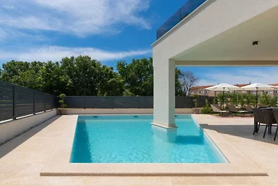 Villa in Nova Vas met terras
