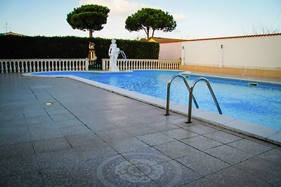 Moderne Villa mit eigenem Pool in Anzio...