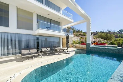 Villa a Kalkan con piscina