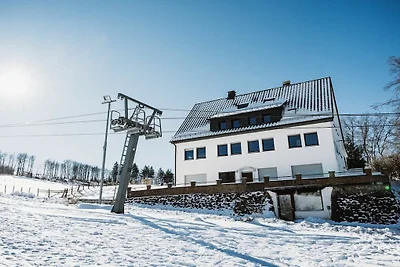 Q-Stall, Apartment 05