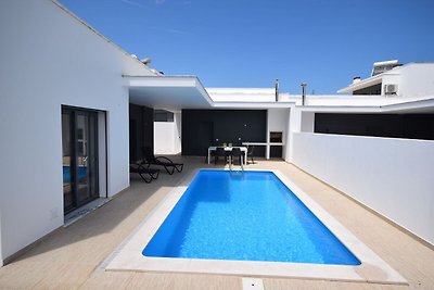 Moderne Villa mit eigenem Swimmingpool in...