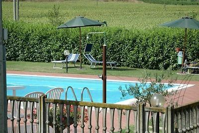 Cottage rustico a Magione con piscina