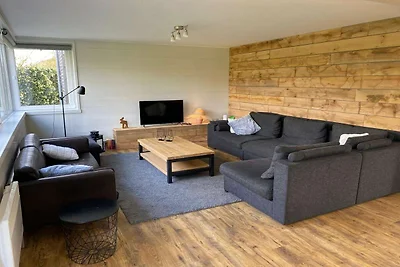 Modernes Ferienhaus mit ruhigem Garten in...