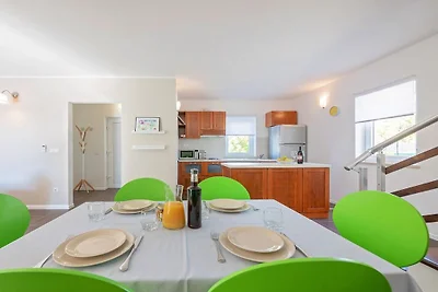 Ferienhaus in Tinjan mit Schwimmbecken