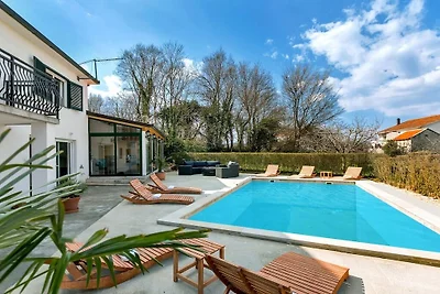 Casa de vacaciones en Imotski con piscina.