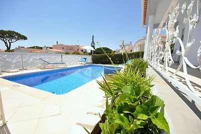 Geräumige Villa im Ferienort Vilamoura mit pr...
