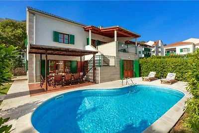 Große Villa auf der atemberaubenden Insel Hva...