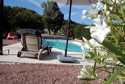Geräumiges Ferienhaus mit Pool