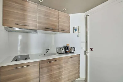 Moderne Studio Montaigne Champs Elysées