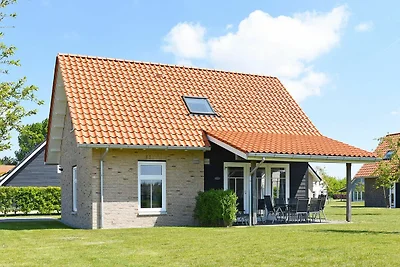 Huis met sauna en bubbelbad, 700 m.