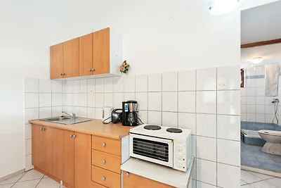 Modernes Ferienhaus in Jasenice mit Veranda