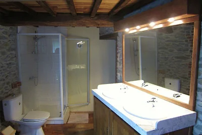 Vakantiehuis in Treignes met tuin