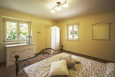 Gelassenes Ferienhaus in Fano mit Garten