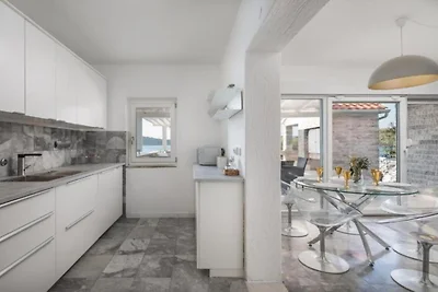 Seafront Six Bedroom Modern Villa with Pool...