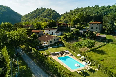 Schönes Cottage in Dicomano mit Pool