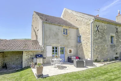 Burgundisches Bauernhaus in Talon mit Kamin