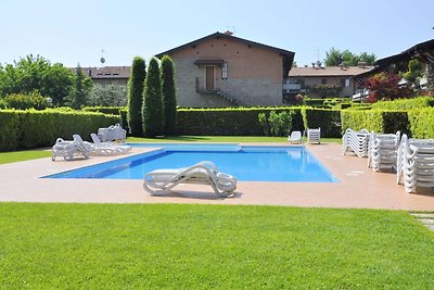 Vibrant Holiday Home in Lazise with Swimming ...