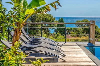 Villa in Les Issambres mit Schwimmbecken