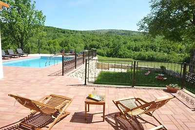Luxuriöse Villa in Tijarica mit privatem Pool