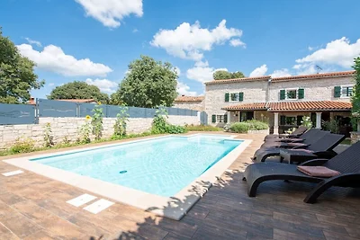 Villa in Žminj mit Schwimmbecken