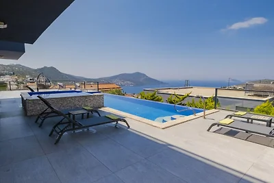 Villa in Kalkan mit Schwimmbecken
