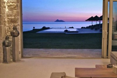 Villa Komos aan het strand