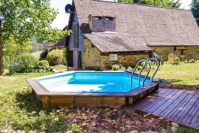 Pleasant cottage with pool, large garden and ...