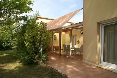 Moderna casa vacanze con piscina