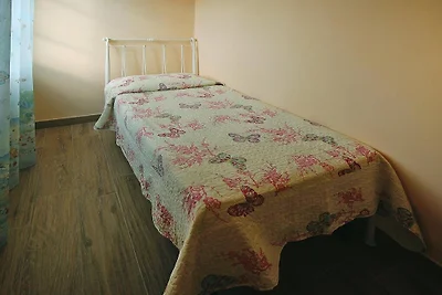 Villa mit Aufstellpool in Camaiore