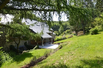 Luxuriöser Bauernhof in Waldnähe in Anhée