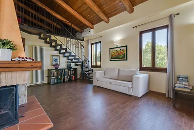 Elegante villa con piscina a Piandimeleto