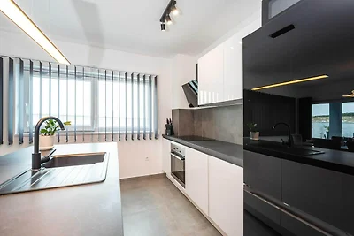 Villa mit Panoramablick auf Meer und Velebit