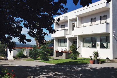 Modernes Haus in Trecase mit Bergblick