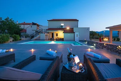 Villa in Ugljane mit privatem Pool