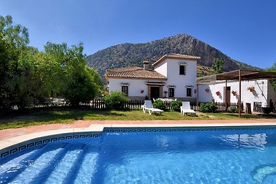 Luxuriöse Villa in Loja mit Swimmingpool