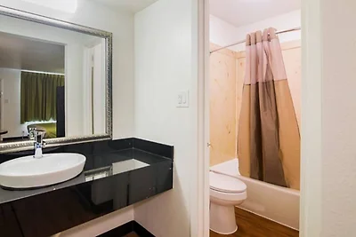 2 Queen Beds | Smoking, Kitchen