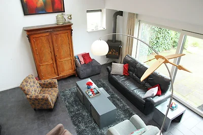 Luxuriöses Ferienhaus am Waldrand in Langweer