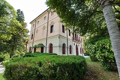 Moderna casa vacanze a Romano con giardino