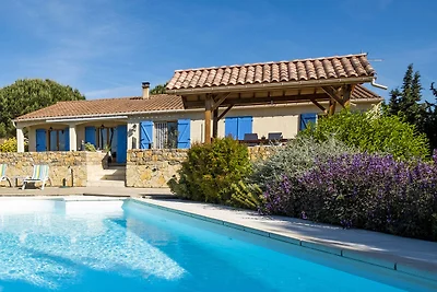 Luxuriöse Villa mit Pool in Malviès